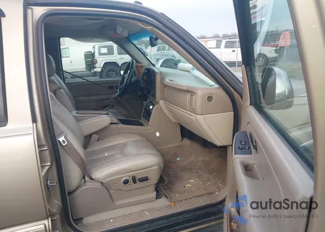 2005 Chevrolet Suburban 1500 Lt z USA, uszkodzony, nr VIN 1GNEC16Z05J156170